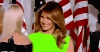 Biểu cảm gây chú ý của bà Melania với Ivanka khi ông Trump nhận đề cử