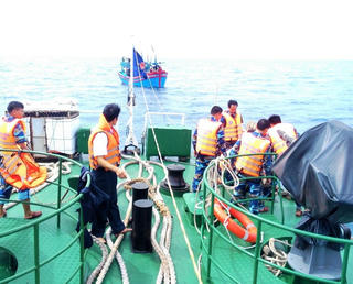 Quảng Ngãi: 4 ngư dân mất liên lạc ở vùng biển Lý Sơn