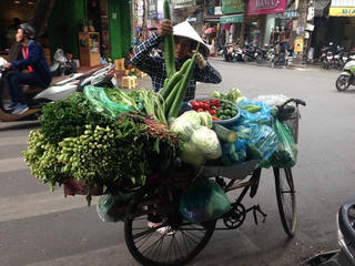 [ẢNH] Chợ trên yên xe