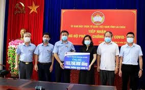 Đức Cơ (Gia Lai): Tiếp nhận 100 triệu đồng ủng hộ Quỹ phòng, chống dịch