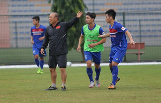 Tuyển Việt Nam: Hoàn thiện lối chơi và bộ khung