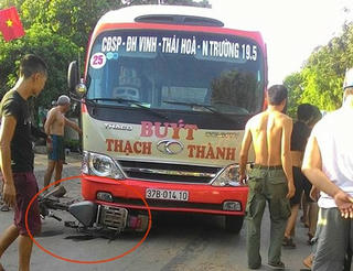Người dân rượt đuổi, chặn xe đánh tài xế xe buýt