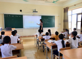 Tuyển giáo viên: Tưởng dễ hóa khó