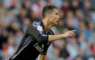 Real Madrid chạm tay vào cúp vô địch sau màn vùi dập Celta Vigo