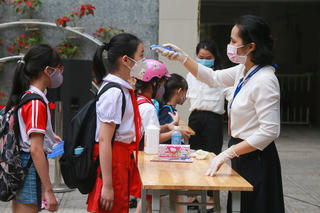 Phải an toàn khi đón học sinh trở lại