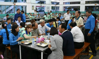 Trách nhiệm với người lao động