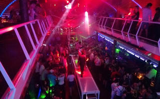 'Cơi nới' phòng karaoke