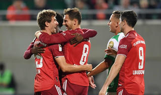 Bayern Munich vẫn thắng đậm dù thi đấu với 10 người