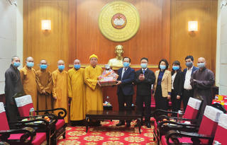 Đoàn kết cùng nhân dân vượt qua khó khăn, thách thức