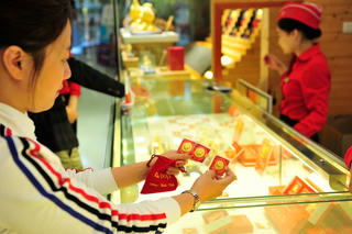 Kinh doanh vàng chờ ngày Thần tài