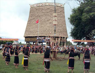 Kon Tum: Xây dựng làng văn hoá, không theo tà đạo Hà Mòn