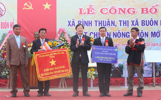 Đắk Lắk: Xã Bình Thuận đón nhận Bằng công nhận đạt chuẩn nông thôn mới