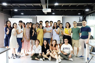Nhà báo Đinh Đức Hoàng: Yêu nước là yêu từng con người trong cộng đồng mình đang sống