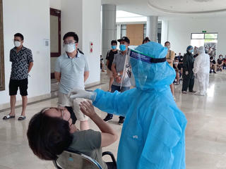 Hà Nội: Phát hiện 7 ca dương tính qua xét nghiệm sàng lọc ho, sốt và nguy cơ cao