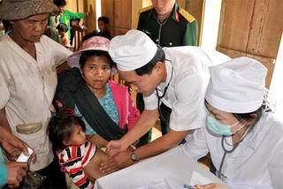 Lý Sơn (Quảng Ngãi): Khám bệnh, phát thuốc miễn phí cho người nghèo