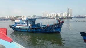 Tàu cá Đà Nẵng cứu tàu hàng gặp nạn trên biển Quảng Trị