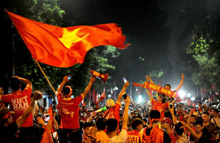 [ẢNH] Một đêm không ngủ của cổ động viên U23 Việt Nam
