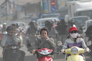 Báo Nhật Nikkei: Xe máy chạy xăng huỷ hoại môi trường hơn cả nhà máy đốt than