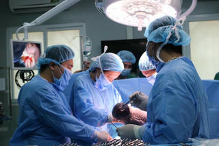 Bệnh viện Phổi mổ cứu con thành công sản phụ khó thở