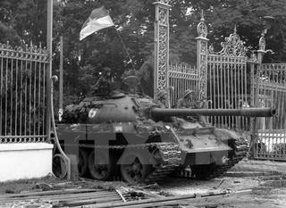 [ẢNH] Chiến thắng hào hùng của ngày 30/4/1975
