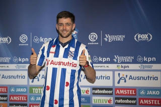 Heerenveen chính thức công bố bản hợp đồng thay thế Văn Hậu