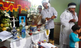 Truy tặng  Huy hiệu 'Tuổi trẻ dũng cảm' cho học sinh cứu bạn