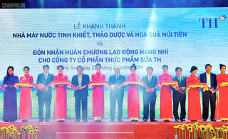 Thủ tướng dự lễ khánh thành nhà máy nước tinh khiết, thảo dược và hoa quả tại Nghệ An