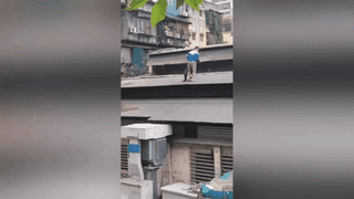 'Người hùng' cứu sống bé gái trong ngôi nhà cháy dữ dội ở Hà Nội