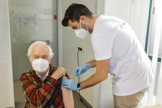 Áo: Áp hạn chế người chưa tiêm vaccine Covid-19