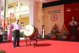 Nguyên Tổng Bí thư Lê Khả Phiêu dự lễ khai giảng năm học mới 2015 tại Thanh Hóa: Tất cả vì sự nghiệp trồng người