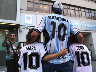 Tinh thần 'cháy hết mình' của Maradona còn mãi trong lòng người hâm mộ