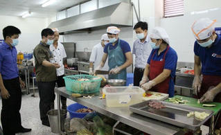 Tăng cường kiểm tra giám sát an toàn thực phẩm trường mầm non tại Vĩnh Long
