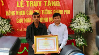 Truy tặng Bằng khen của Thủ tướng cho phóng viên bị lũ cuốn trôi