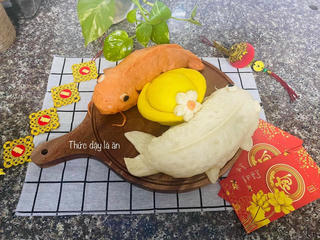 Sáng tạo mâm cỗ cúng ông Công, ông Táo: Bánh bao hình cá chép, thỏi vàng mang hi vọng