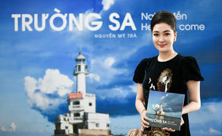 [ẢNH] Nghe Hoa hậu kể chuyện Trường Sa