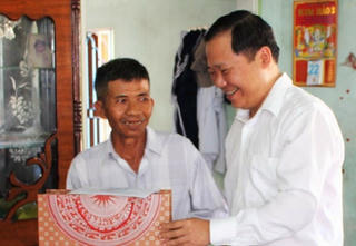 Lãnh đạo tỉnh Bình Định thăm gia đình chính sách