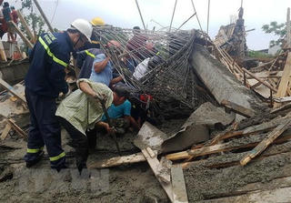 Sập giàn giáo khi đang thi công, 3 công nhân thương vong