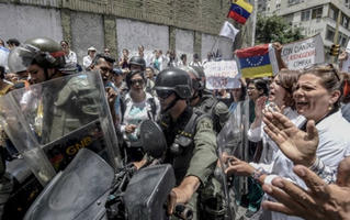 Venezuela điều 2.600 lính đi trấn áp cướp bóc, bạo loạn