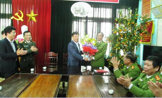 Khen thưởng Ban chuyên án vụ ‘đặt mìn dọa giết giám đốc’