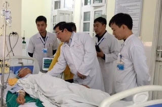 Lấy chiếc panh bỏ quên 18 năm ra khỏi bụng bệnh nhân