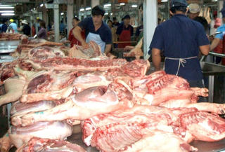 Thực phẩm bẩn 'lọt lưới': Ăn gì cũng sợ
