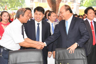 Thủ tướng về thăm mái trường xưa