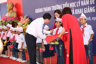 Phó Thủ tướng Vương Đình Huệ dự khai giảng năm học mới tại Thái Bình