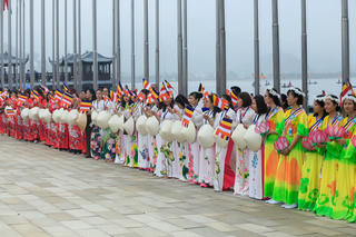 Hàng vạn người đổ về chùa Tam Chúc dự Đại lễ Phật đản Vesak 2019
