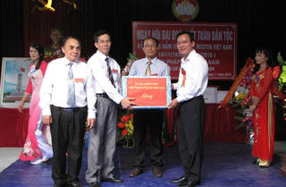 Phó Chủ tịch Nguyễn Văn Pha dự ngày hội Đại đoàn kết tại Phú Thọ