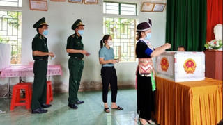 Bầu cử sớm: Những lá phiếu gửi gắm niềm tin