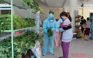 Siêu thị di động hỗ trợ người khó khăn