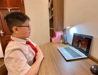 Liên tục rớt mạng, phụ huynh lo lắng về hiệu quả học online