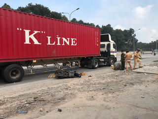 Bình Dương: Xe Container lại cán chết người