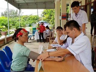 200 người dân huyện đảo Cô Tô được khám và phát thuốc miễn phí